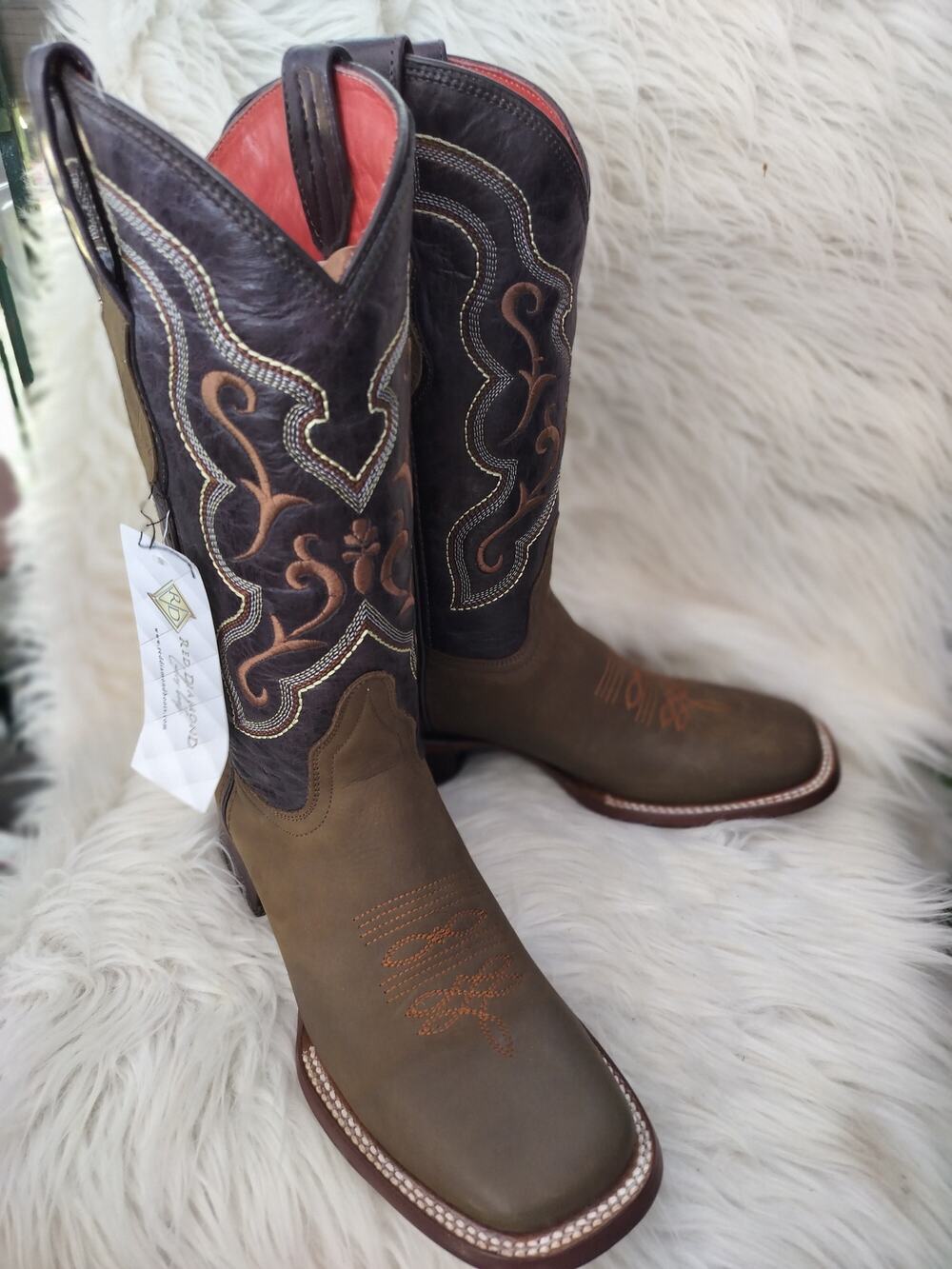 5709) Red Diamond Women
Tobacco Quincy Wide Square Toe Boots Size US 9 /Mex 26